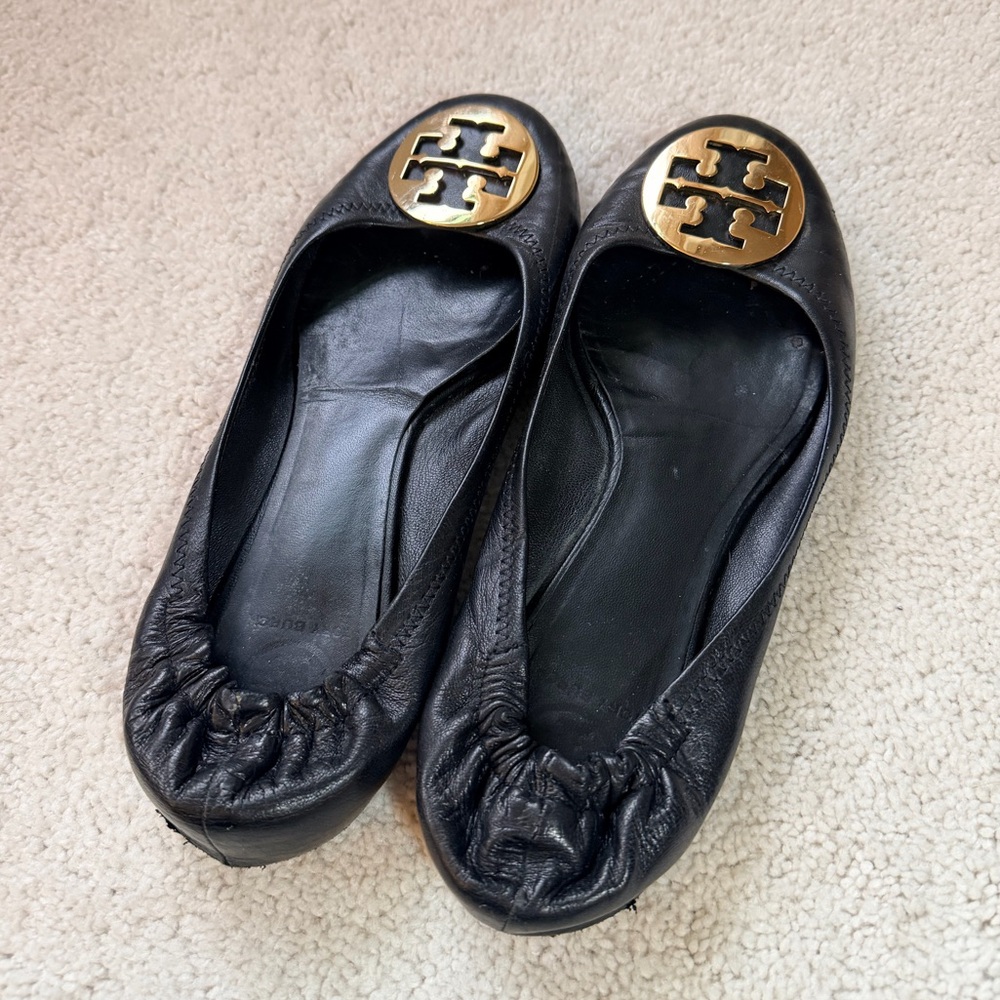 Tory Burch Black Flats with Gold Emblem - Picture 5 of 11